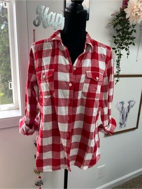 Old Navy Red and White Buffalo Check Button-Down Shirt- large